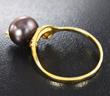 Золотое кольцо с цветной морской жемчужиной 4,83 карат, цирконами, и лейкосапфиром Золото