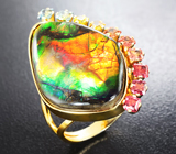 Золотое кольцо с аммолитом аммонита 21+ карат и разноцветными сапфирами Золото