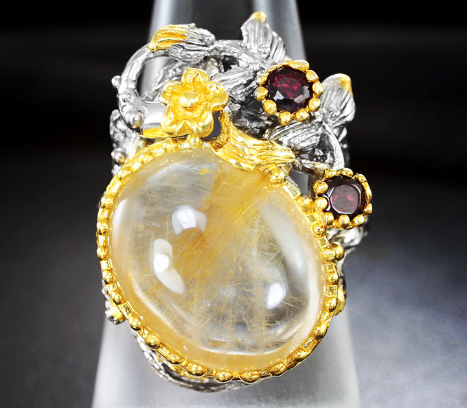 Серебряное кольцо с рутиловым кварцем и мозамбикскими гранатами