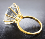 Золотое кольцо с бесцветным кварцем лазерной огранки 16,7 карат Золото
