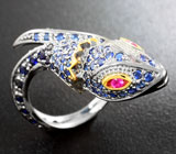 Серебряное кольцо «Змейка» c синими и пурпурными сапфирами Серебро 925