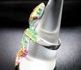 Серебряное кольцо «Змейка» с родолитом гранатом, изумрудами и разноцветными сапфирами Серебро 925