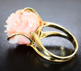 Золотое кольцо с натуральным резным кораллом и бриллиантами 103413 Серебро 925