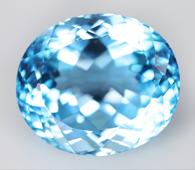 Чистейший голубой топаз 28,26 карат
