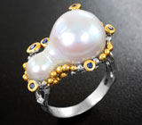 Серебряное кольцо с жемчужиной барокко и синими сапфирами