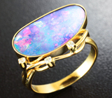 Золотое кольцо с австралийским дублет опалом 4,33 карат и бесцветными цирконами Золото