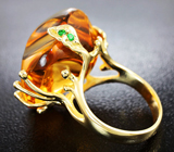 Золотое кольцо с кабошоном цитрина авторской огранки 37,33 карат и цаворитами Золото