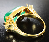 Золотое кольцо с крупным ярким уральским изумрудом 11,94 карат и бриллиантами Золото