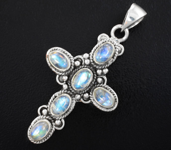 Серебряный кулон с лунным камнем