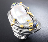 Серебряное кольцо c жемчужиной барокко, синими сапфирами и цаворитами Серебро 925
