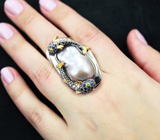 Серебряное кольцо c жемчужиной барокко, синими сапфирами и цаворитами Серебро 925