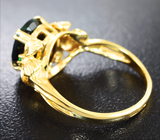Золотое кольцо с роскошным ограненным черным опалом 1,64 карат и цаворитами Золото