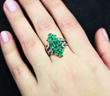 Замечательное серебряное кольцо с зелеными агатами Серебро 925