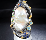 Серебряное кольцо с жемчужиной барокко, голубыми топазами, цаворитами и сапфирами Серебро 925