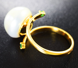 Золотое кольцо с крупной жемчужиной 12,4 карат и изумрудами! Исключительный люстр Золото