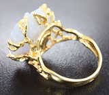 Кольцо с резным халцедоном и бриллиантами Золото