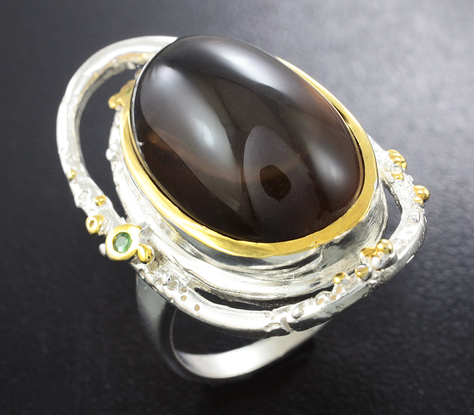 Серебряное кольцо с дымчатым кварцем и цаворитами гранатами
