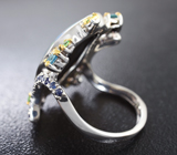Серебряное кольцо с австралийским триплет опалом, цаворитами, голубыми топазами и сапфирами Серебро 925