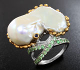 Серебряное кольцо с жемчужиной барокко, синим сапфиром и цаворитами Серебро 925