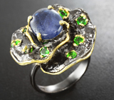 Серебряное кольцо с синим сапфиром и диопсидами Серебро 925