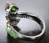 Серебряное кольцо с ограненным черным опалом, цаворитами и оранжевыми сапфирами Серебро 925