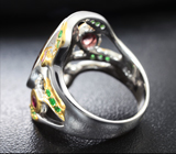 Серебряное кольцо c аммолитом аммонита, розовыми сапфирами, родолитами и цаворитами Серебро 925