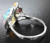Серебряное кольцо с кристаллическим эфиопским опалом, родолитом и цаворитами