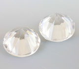 Пара бесцветных цирконов бриллиантовой огранки 2,76 карата 