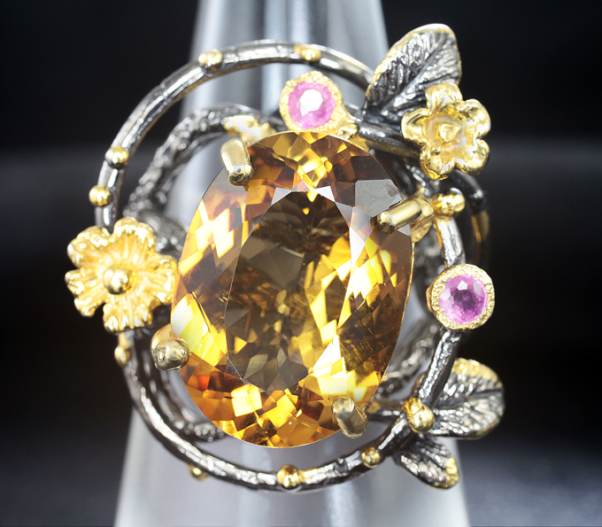 Серебряное кольцо с цитрином и сапфирами