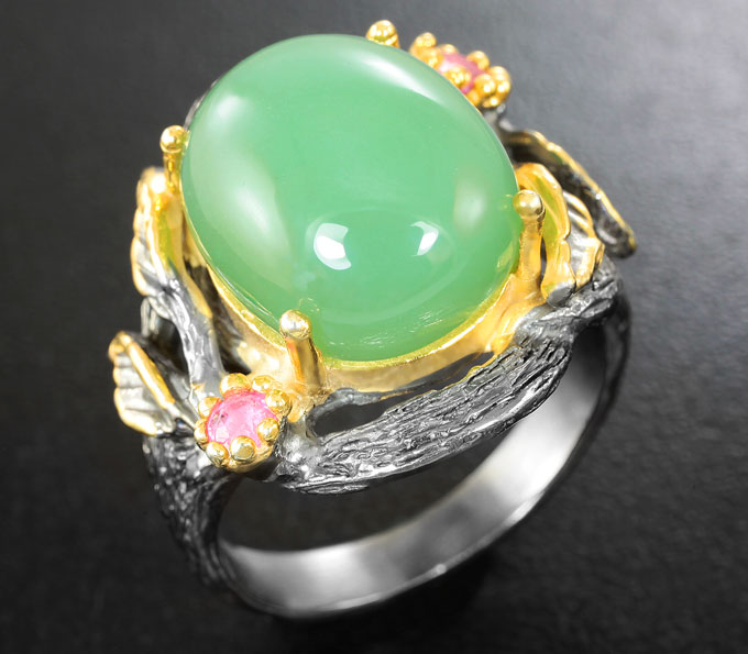 Серебряное кольцо с пренитом и розовыми сапфирами