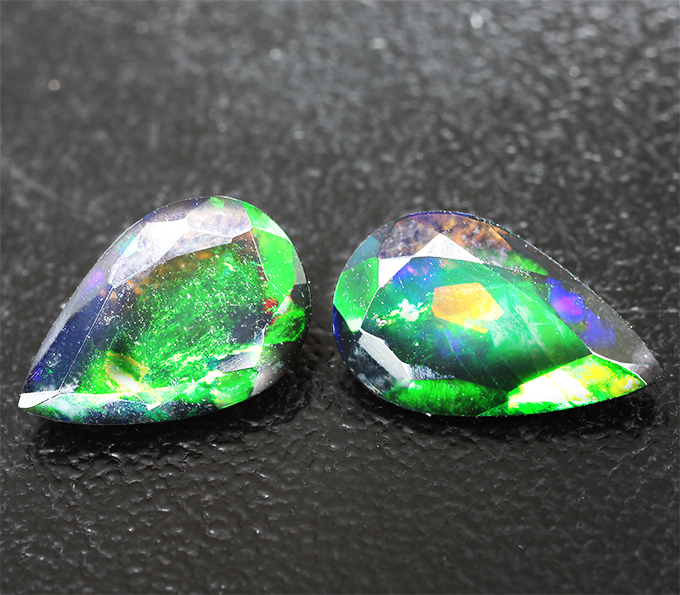 Пара ограненных черных опалов 1,44 карата