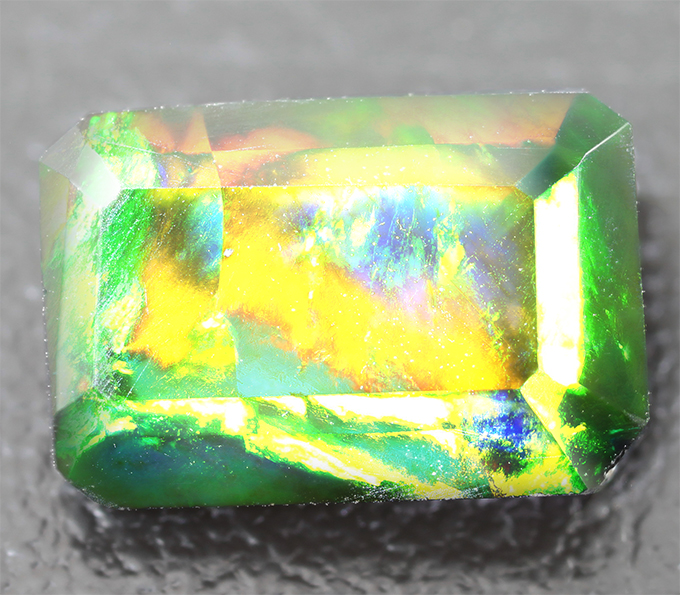 Ограненный черный опал 1,68 карата