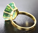 Золотое кольцо с неоново-зеленым флюоритом лазерной огранки 9,14 карата Золото