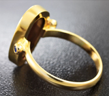 Золотое кольцо с автралийским дублет опалом 4,29 карата, цаворитом и сапфирами Золото