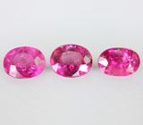 Набор из 3 насыщенных неоново-красных турмалинов 3,77 карат 