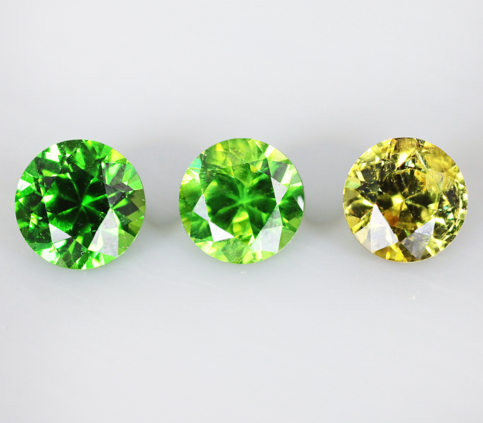 Набор из 3 уральских демантоидов 0,62 карат