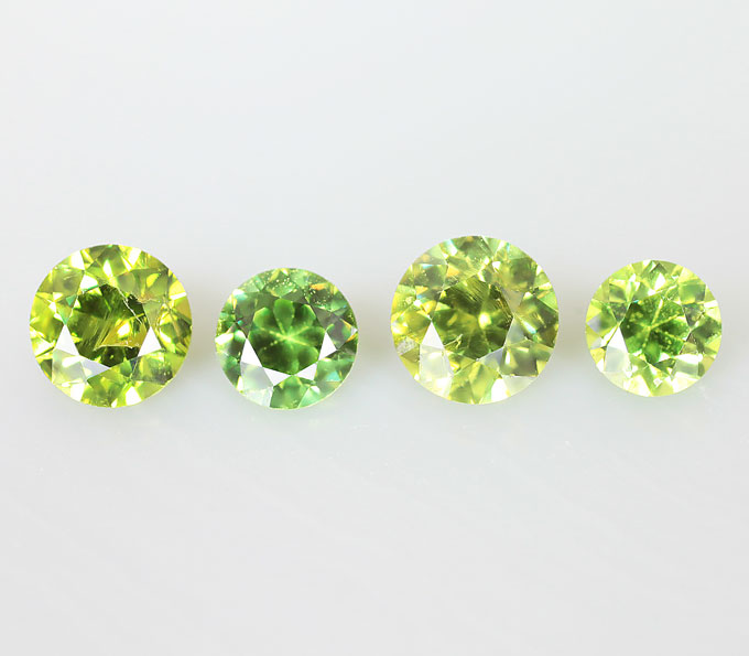 Набор из 4 уральских демантоидов 0,83 карат