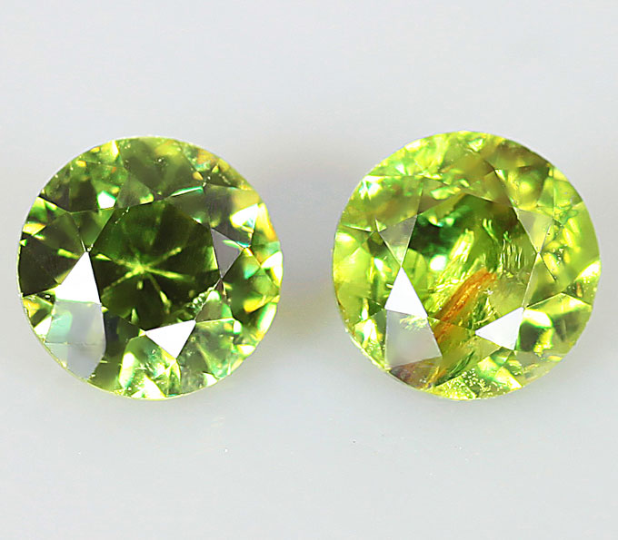 Пара уральских демантоидов 0,32 карат