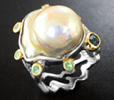 Серебряное кольцо с жемчужиной барокко, топазом и цаворитами