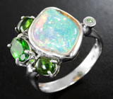 Серебряное кольцо с кристаллическим эфиопским опалом, зелеными турмалинами и цаворитом