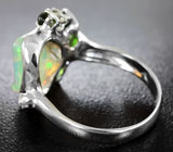 Серебряное кольцо с кристаллическим эфиопским опалом, зелеными турмалинами и цаворитом