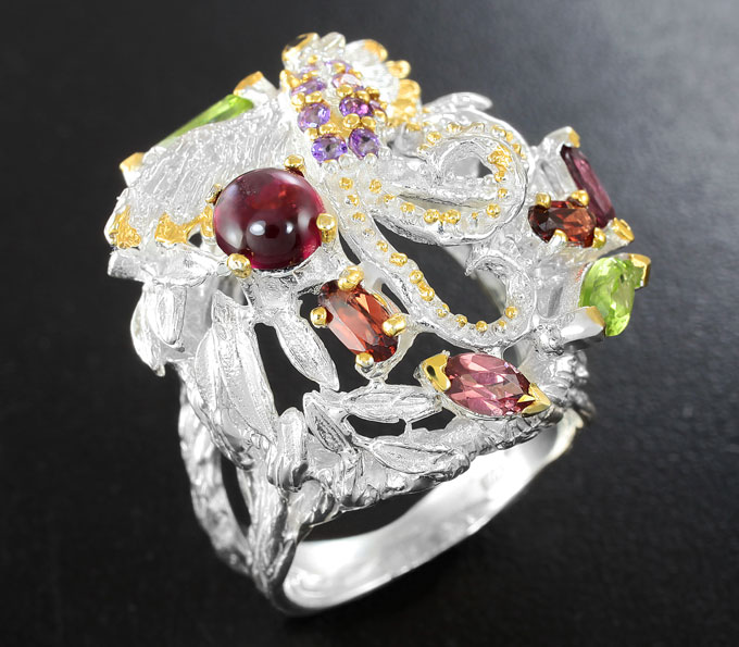 Серебряное кольцо с гранатами, перидотами, аметистами и ониксом