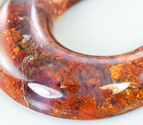 «Садовый» агат в форме полумесяца 27,22 карат 