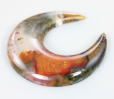 «Садовый» агат в форме полумесяца 29,96 карат 