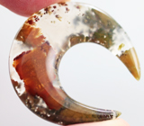 «Садовый» агат в форме полумесяца 29,96 карат 