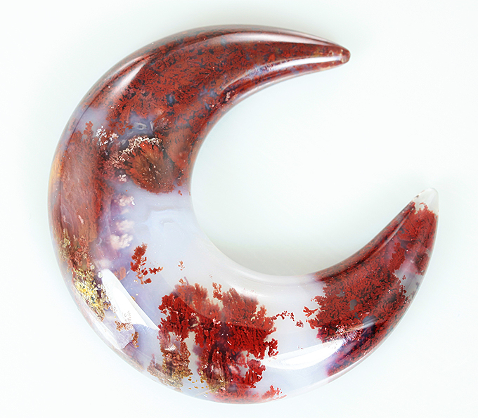 «Садовый» агат в форме полумесяца 29,41 карат