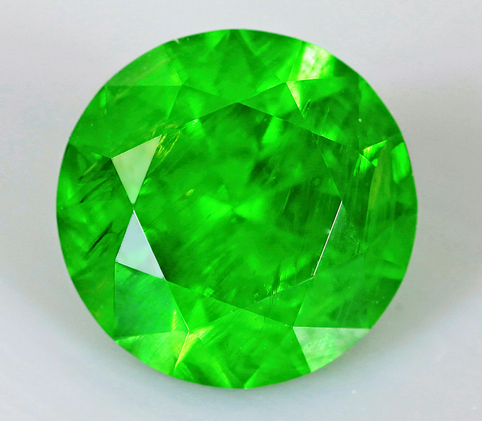 Топовый цвет! Уральский демантоид 0,88 карат