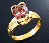 Золотое кольцо с крупным гранатом со сменой цвета 4,04 карата и лейкосапфирами Золото