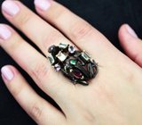 Серебряное кольцо с родолитом, иолитом, бесцветным кварцем, аметистами и зелеными агатами Серебро 925