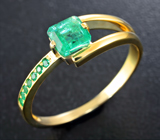 Золотое кольцо с великолепными уральскими изумрудами 0,73 карата Золото